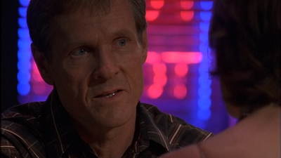 ROSWELL_-_E1X09_HEAT_WAVE_282.jpg