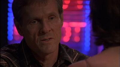 ROSWELL_-_E1X09_HEAT_WAVE_283.jpg