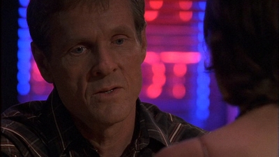 ROSWELL_-_E1X09_HEAT_WAVE_286.jpg