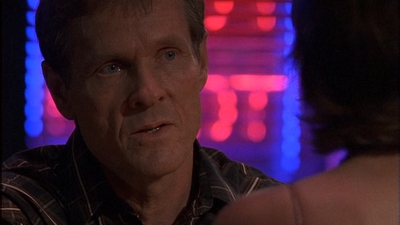 ROSWELL_-_E1X09_HEAT_WAVE_289.jpg