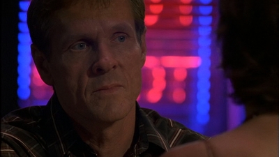 ROSWELL_-_E1X09_HEAT_WAVE_291.jpg