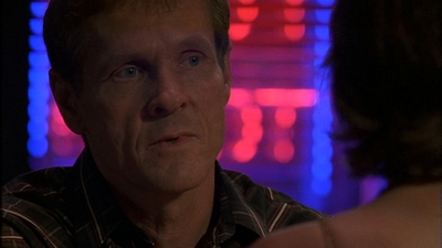 ROSWELL_-_E1X09_HEAT_WAVE_292.jpg