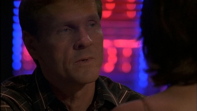 ROSWELL_-_E1X09_HEAT_WAVE_293.jpg