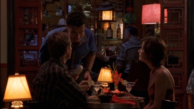 ROSWELL_-_E1X09_HEAT_WAVE_298.jpg