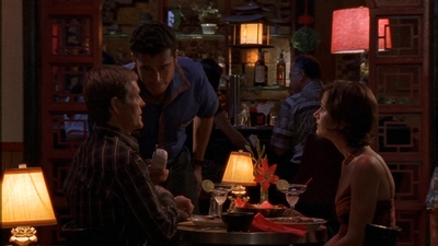 ROSWELL_-_E1X09_HEAT_WAVE_301.jpg
