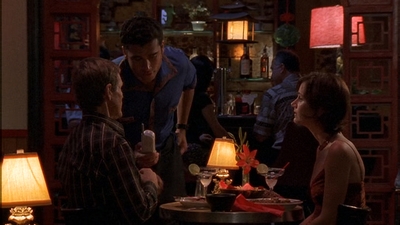 ROSWELL_-_E1X09_HEAT_WAVE_302.jpg