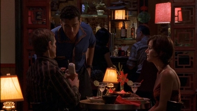 ROSWELL_-_E1X09_HEAT_WAVE_303.jpg