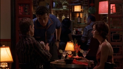 ROSWELL_-_E1X09_HEAT_WAVE_304.jpg