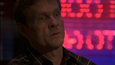 ROSWELL_-_E1X09_HEAT_WAVE_305.jpg