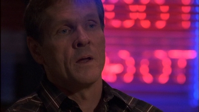 ROSWELL_-_E1X09_HEAT_WAVE_320.jpg