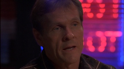 ROSWELL_-_E1X09_HEAT_WAVE_322.jpg
