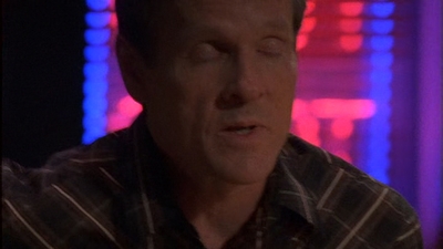 ROSWELL_-_E1X09_HEAT_WAVE_323.jpg
