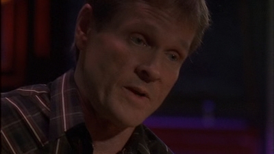 ROSWELL_-_E1X09_HEAT_WAVE_332.jpg