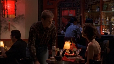 ROSWELL_-_E1X09_HEAT_WAVE_333.jpg