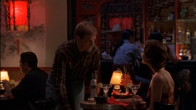 ROSWELL_-_E1X09_HEAT_WAVE_334.jpg