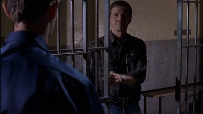 ROSWELL_-_E1X09_HEAT_WAVE_343.jpg