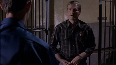 ROSWELL_-_E1X09_HEAT_WAVE_349.jpg