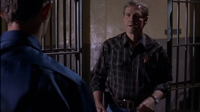 ROSWELL_-_E1X09_HEAT_WAVE_350.jpg