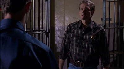 ROSWELL_-_E1X09_HEAT_WAVE_351.jpg