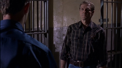 ROSWELL_-_E1X09_HEAT_WAVE_356.jpg