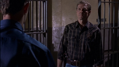 ROSWELL_-_E1X09_HEAT_WAVE_357.jpg