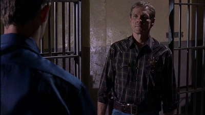 ROSWELL_-_E1X09_HEAT_WAVE_358.jpg