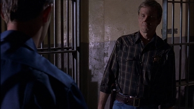 ROSWELL_-_E1X09_HEAT_WAVE_360.jpg