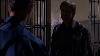 ROSWELL_-_E1X09_HEAT_WAVE_366.jpg