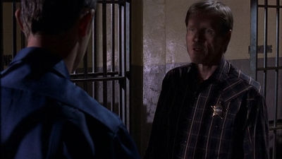 ROSWELL_-_E1X09_HEAT_WAVE_367.jpg