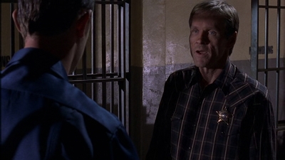 ROSWELL_-_E1X09_HEAT_WAVE_368.jpg
