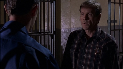 ROSWELL_-_E1X09_HEAT_WAVE_369.jpg
