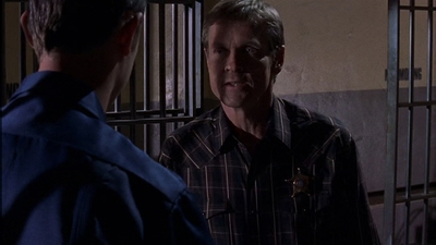 ROSWELL_-_E1X09_HEAT_WAVE_373.jpg