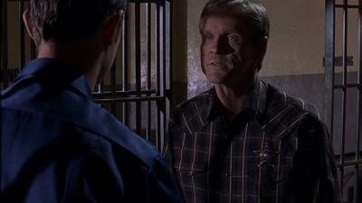 ROSWELL_-_E1X09_HEAT_WAVE_375.jpg