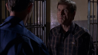 ROSWELL_-_E1X09_HEAT_WAVE_376.jpg