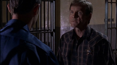 ROSWELL_-_E1X09_HEAT_WAVE_377.jpg