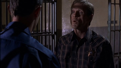 ROSWELL_-_E1X09_HEAT_WAVE_378.jpg