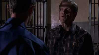 ROSWELL_-_E1X09_HEAT_WAVE_379.jpg