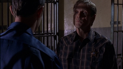 ROSWELL_-_E1X09_HEAT_WAVE_381.jpg