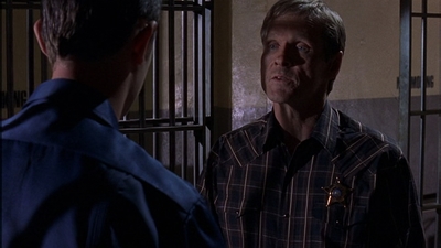 ROSWELL_-_E1X09_HEAT_WAVE_383.jpg