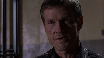 ROSWELL_-_E1X09_HEAT_WAVE_421.jpg