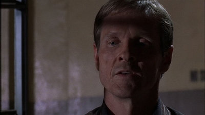 ROSWELL_-_E1X09_HEAT_WAVE_436.jpg