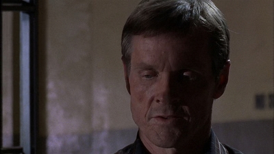 ROSWELL_-_E1X09_HEAT_WAVE_438.jpg