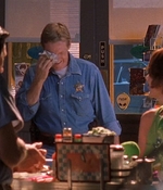 ROSWELL_-_E1X09_HEAT_WAVE_020.jpg