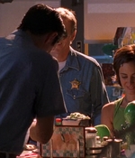 ROSWELL_-_E1X09_HEAT_WAVE_041.jpg