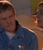 ROSWELL_-_E1X09_HEAT_WAVE_091.jpg