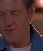 ROSWELL_-_E1X09_HEAT_WAVE_146.jpg