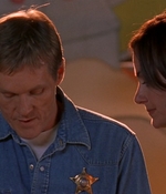 ROSWELL_-_E1X09_HEAT_WAVE_153.jpg