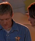 ROSWELL_-_E1X09_HEAT_WAVE_154.jpg