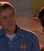 ROSWELL_-_E1X09_HEAT_WAVE_161.jpg