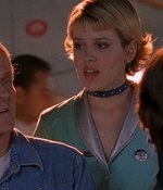 ROSWELL_-_E1X09_HEAT_WAVE_185.jpg
